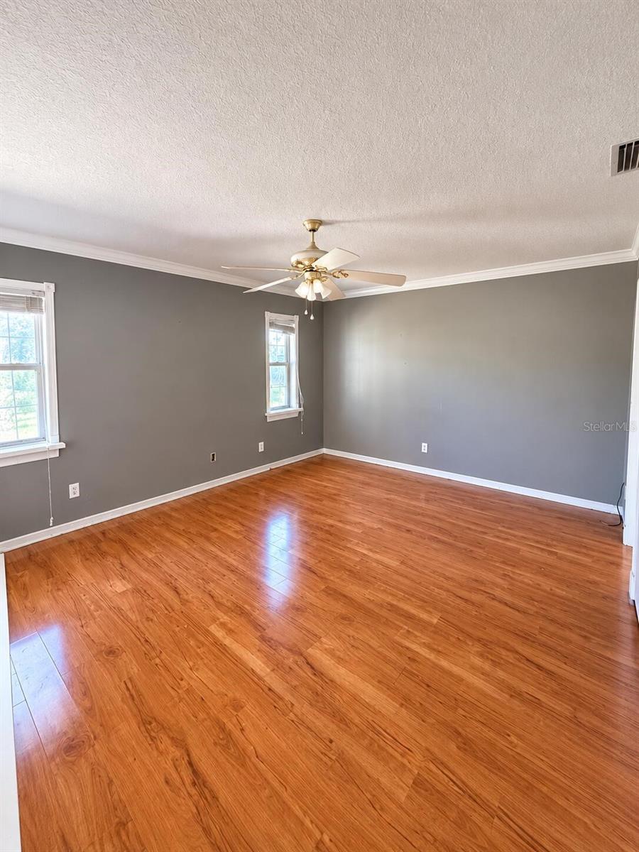 3231 CRITTENDON ST — photo 9