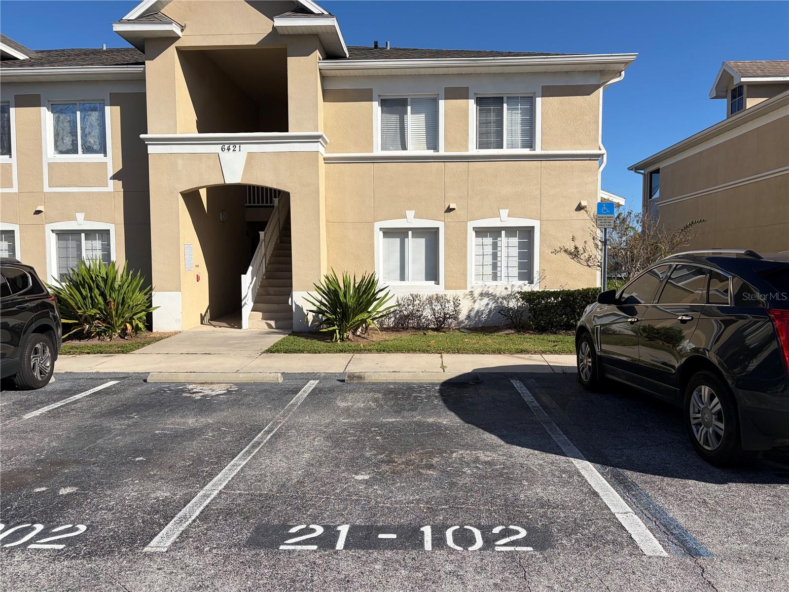 Home in RIVERVIEW — photo 2