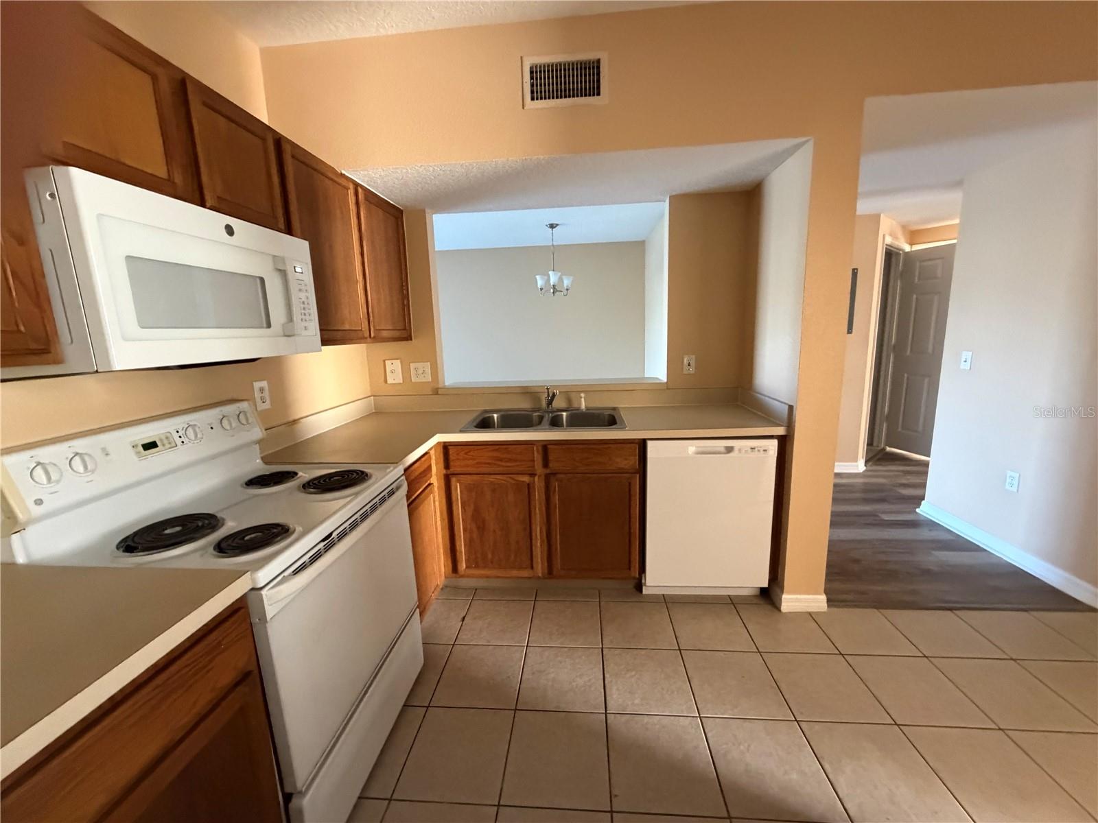Home in RIVERVIEW — photo 4