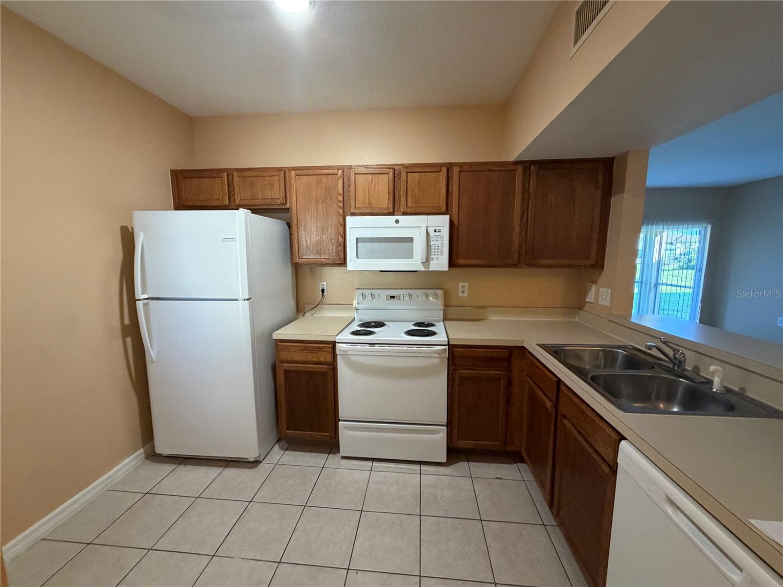 Home in RIVERVIEW — photo 3