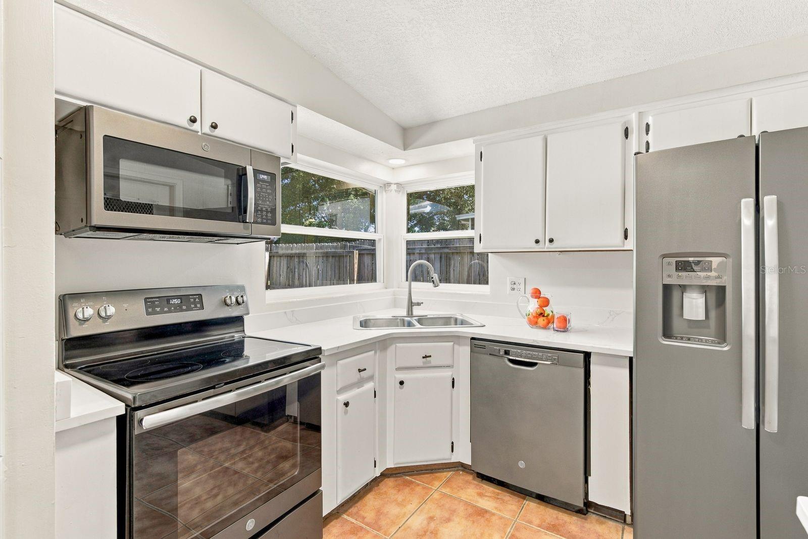1390 SATSUMA ST — photo 11