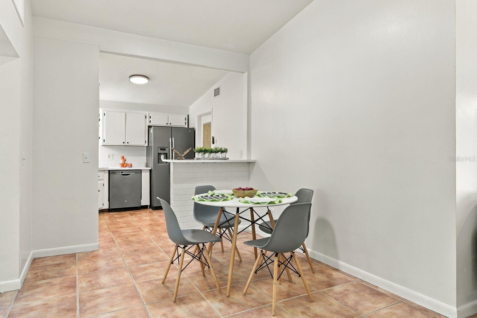 1390 SATSUMA ST — photo 5