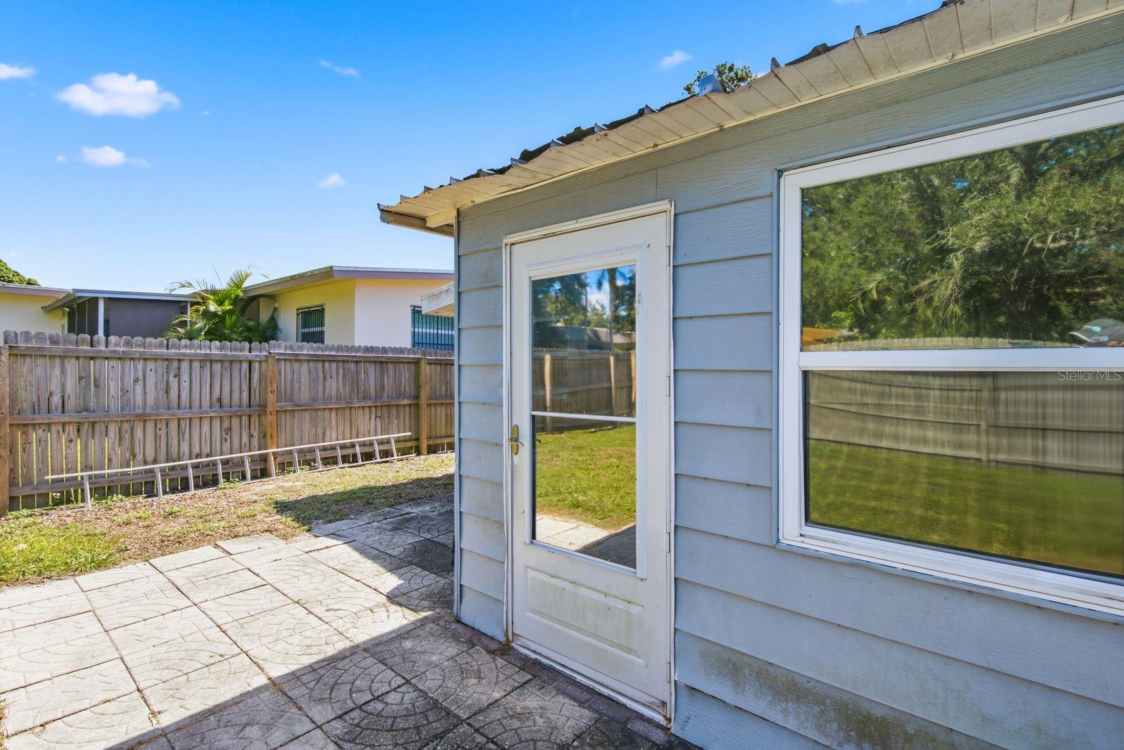 1390 SATSUMA ST — photo 23