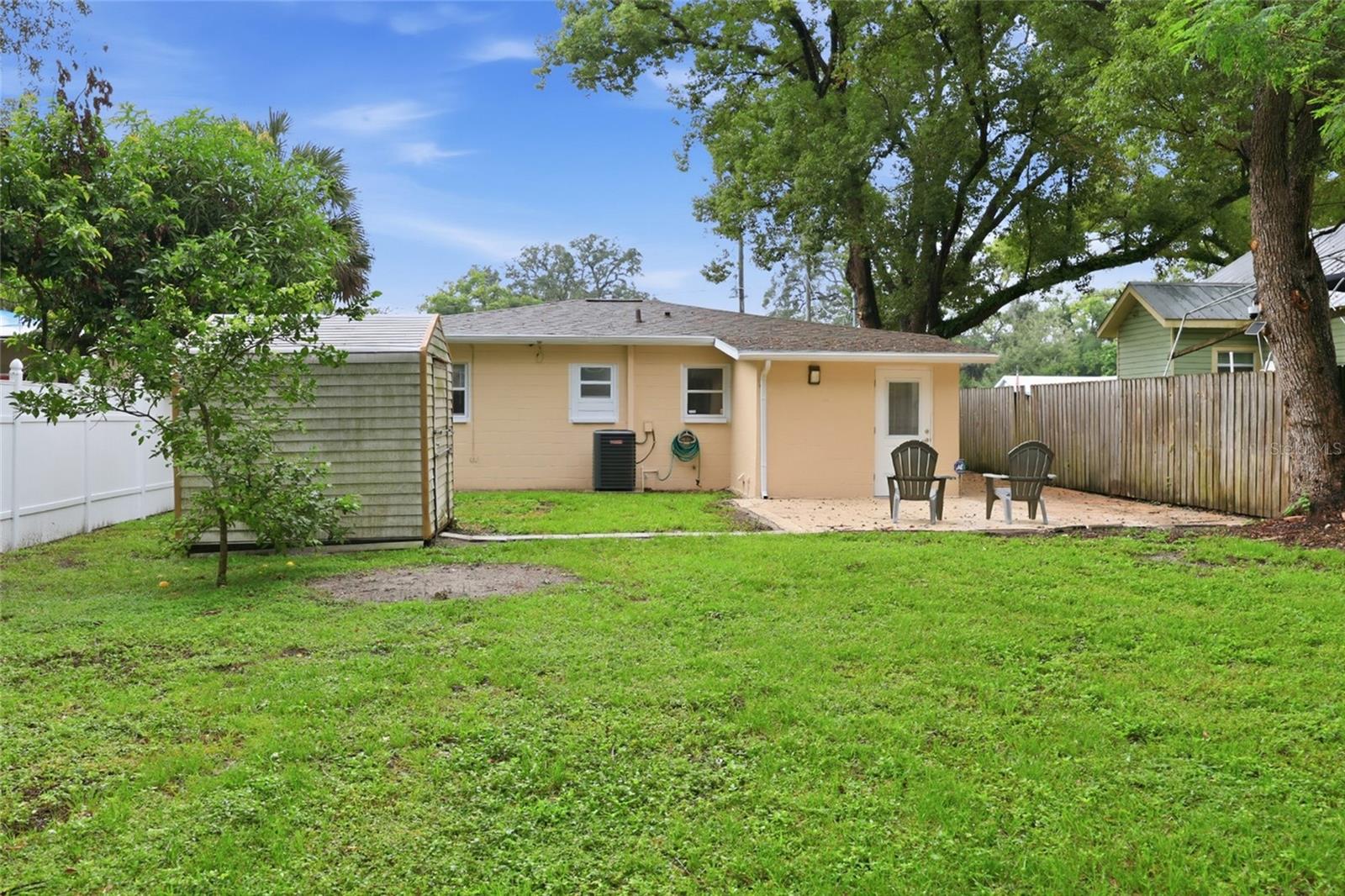 8407 N NEWPORT AVE — photo 3