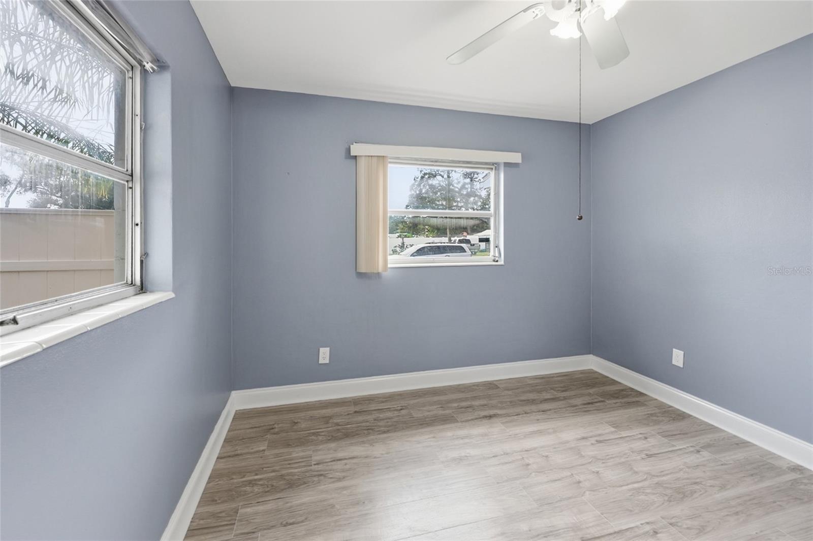 8407 N NEWPORT AVE — photo 14