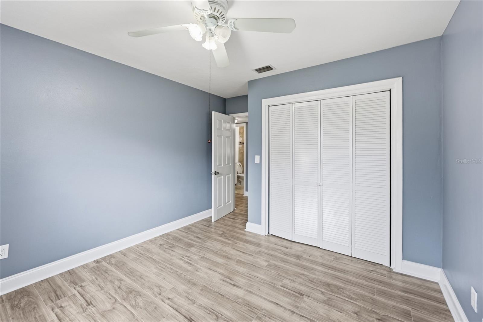 8407 N NEWPORT AVE — photo 17