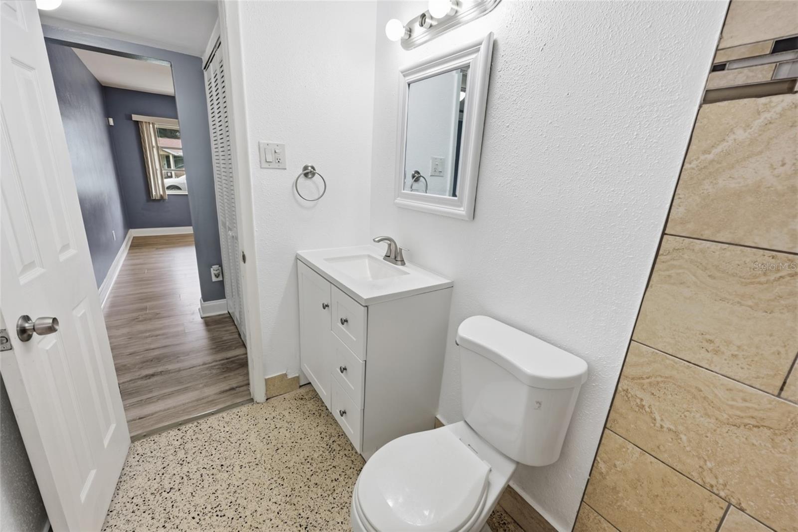 8407 N NEWPORT AVE — photo 18
