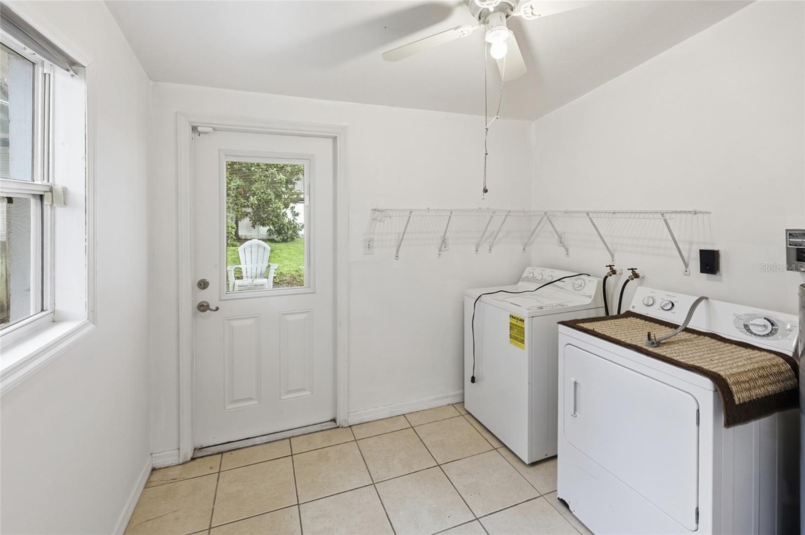 8407 N NEWPORT AVE — photo 25