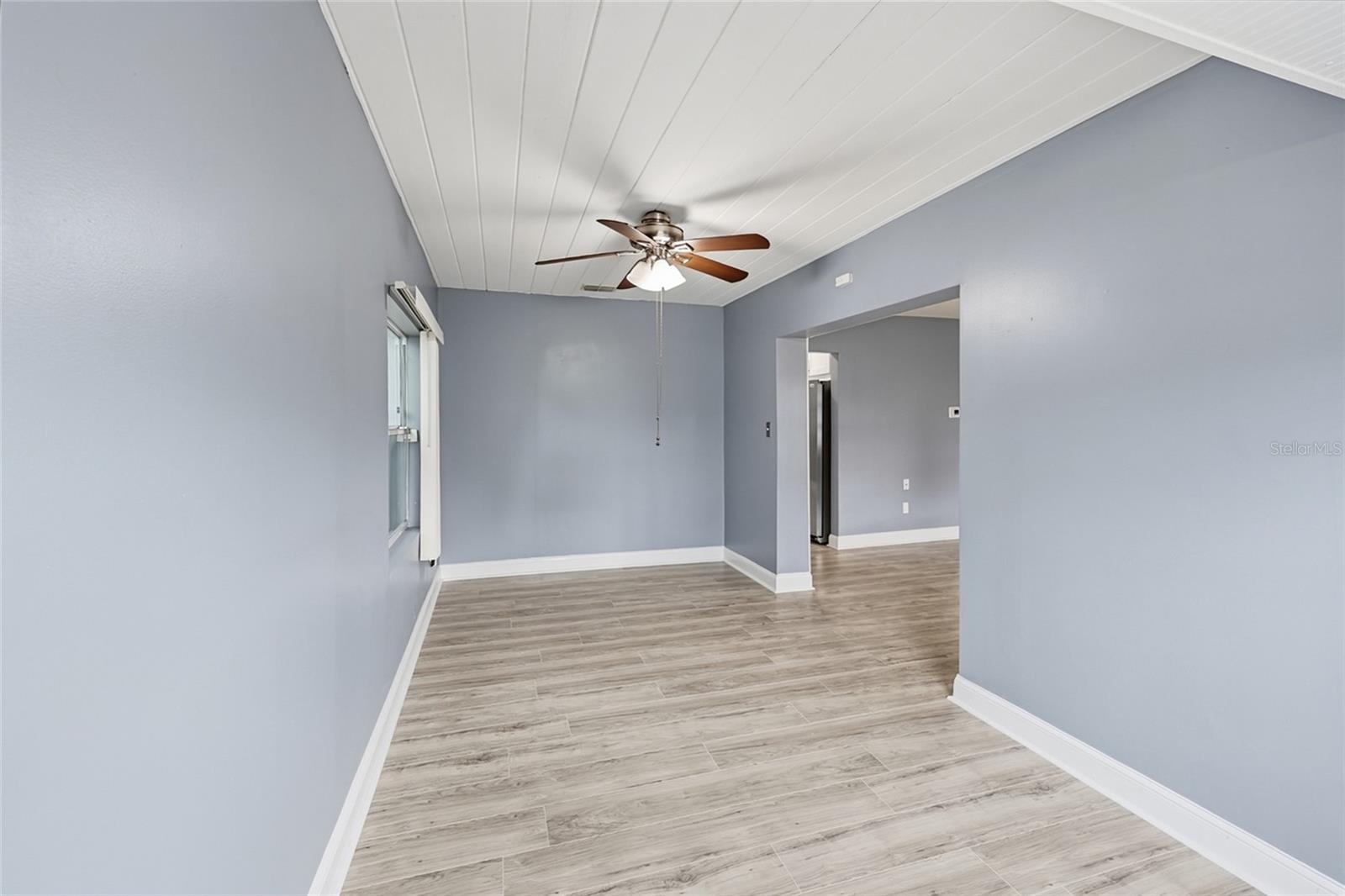 8407 N NEWPORT AVE — photo 11