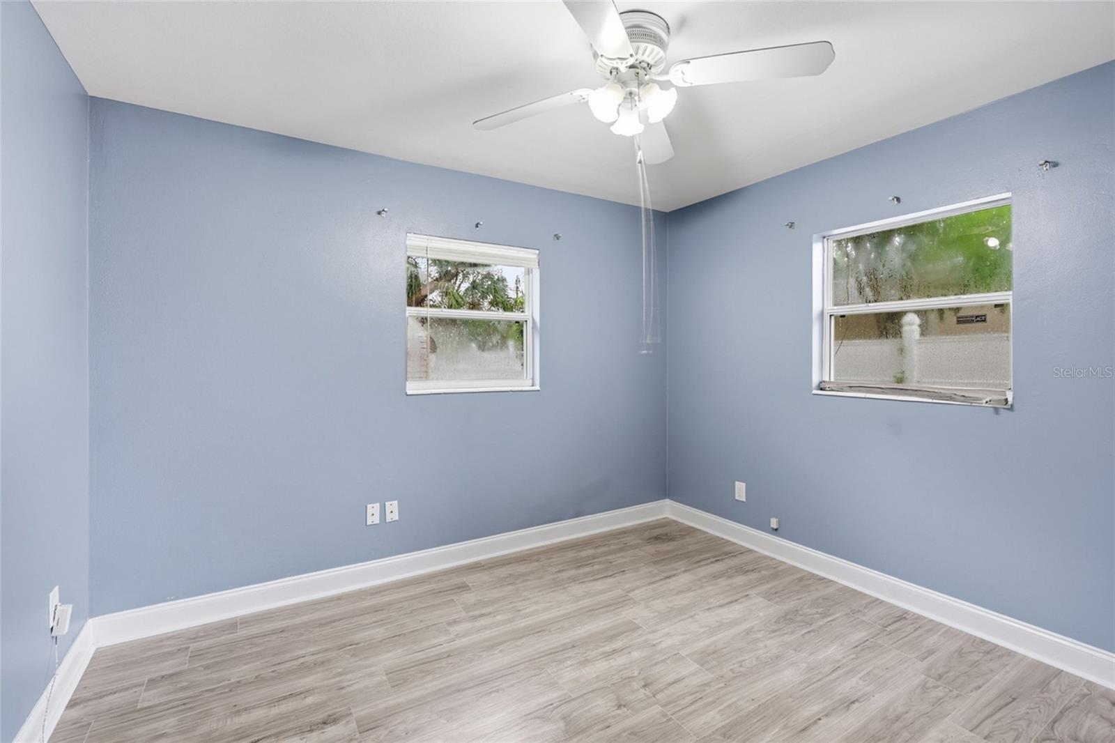 8407 N NEWPORT AVE — photo 13