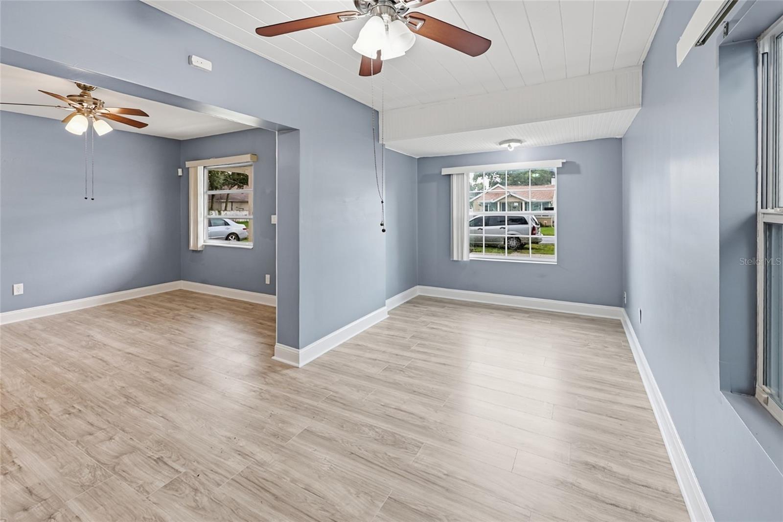 8407 N NEWPORT AVE — photo 12