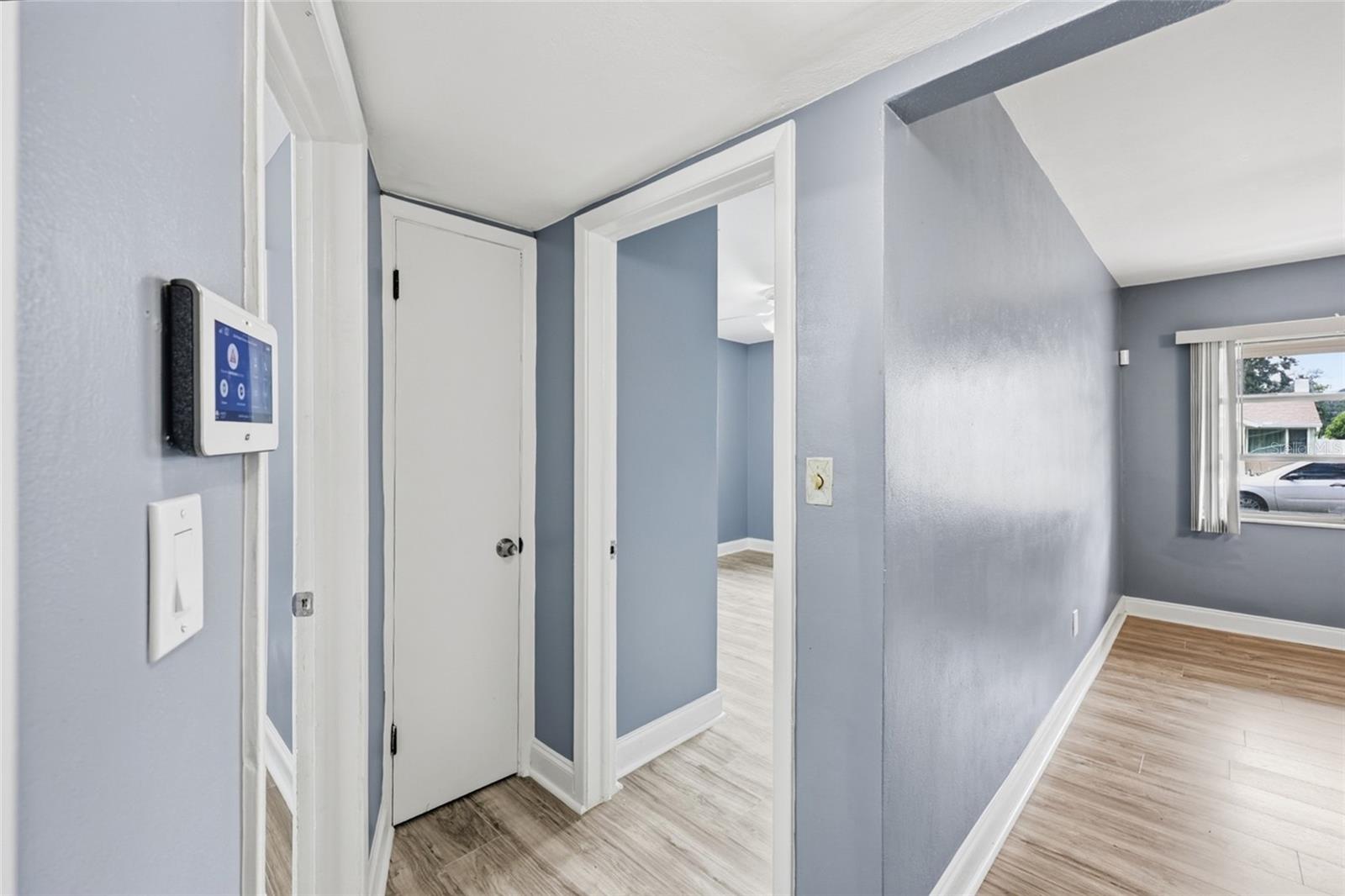 8407 N NEWPORT AVE — photo 20