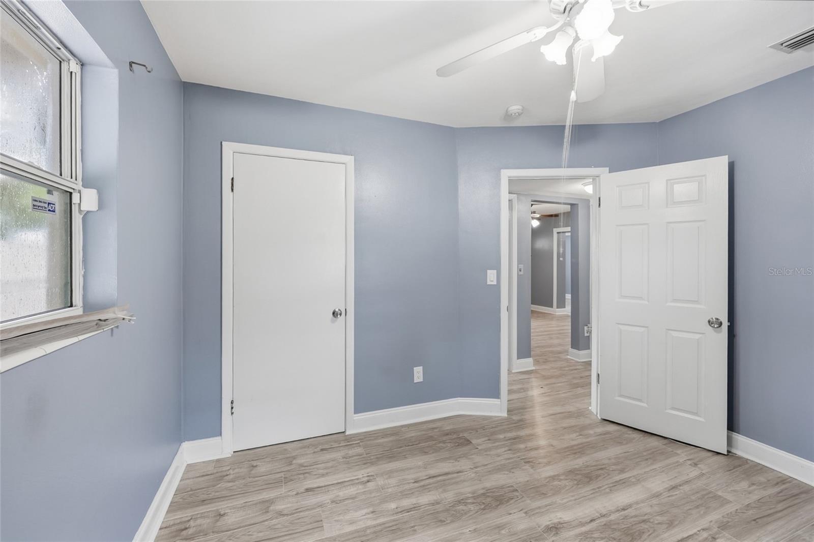 8407 N NEWPORT AVE — photo 22