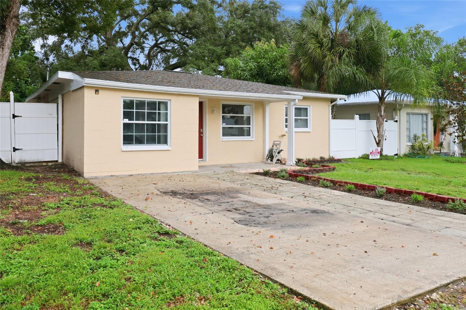 8407 N NEWPORT AVE — photo 2