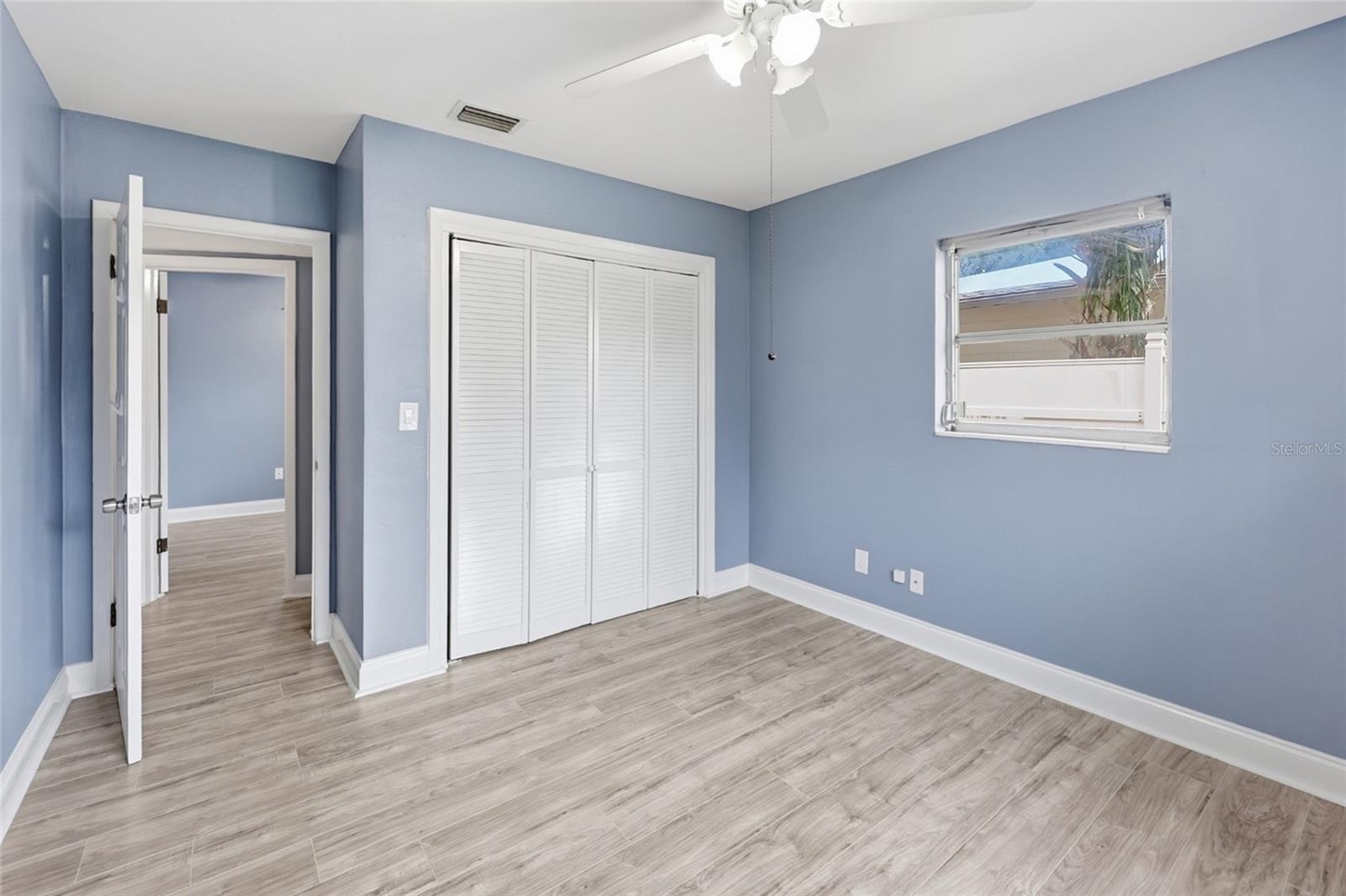 8407 N NEWPORT AVE — photo 16