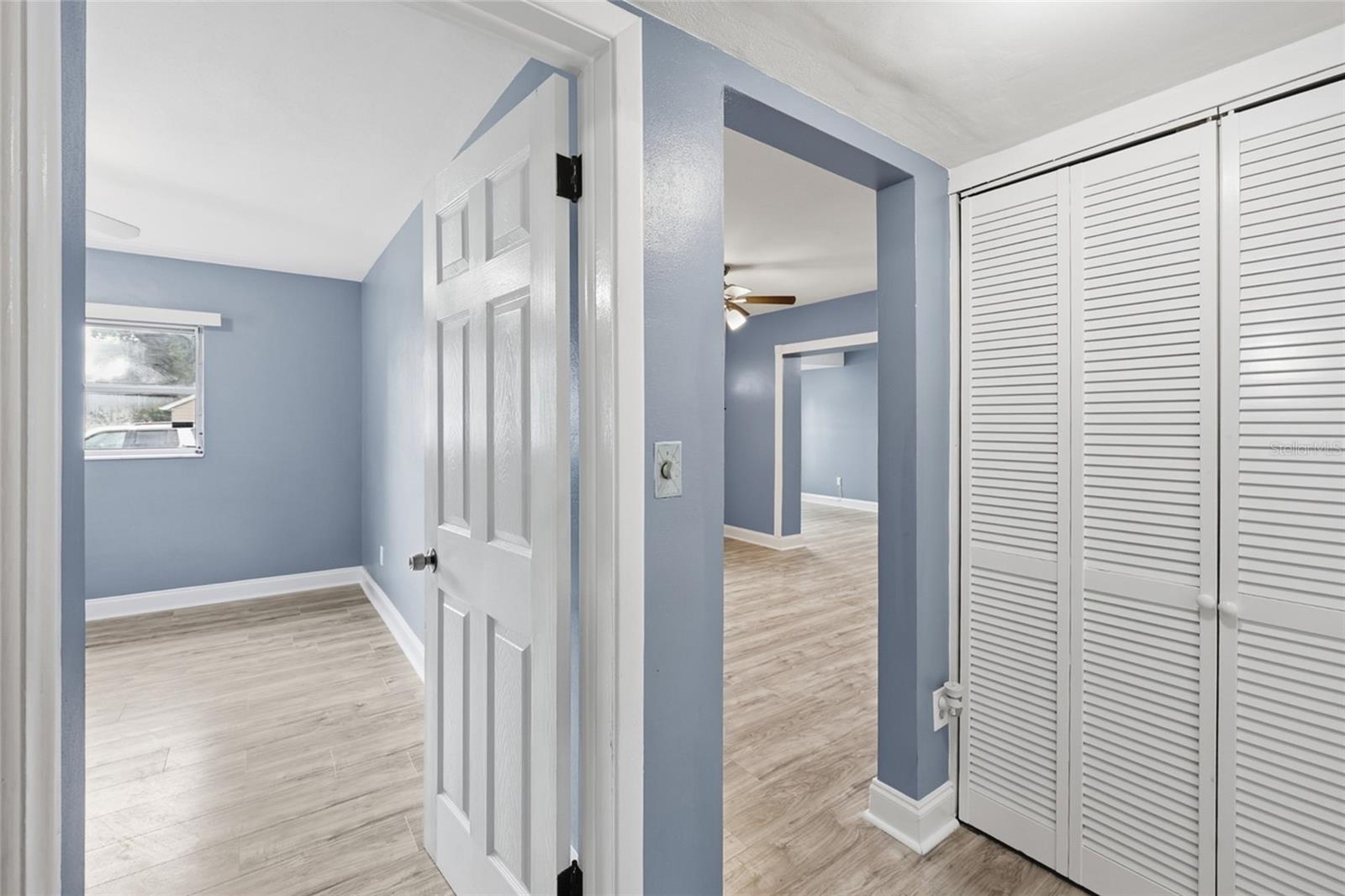 8407 N NEWPORT AVE — photo 19