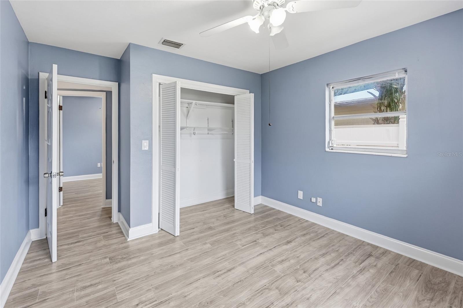 8407 N NEWPORT AVE — photo 15