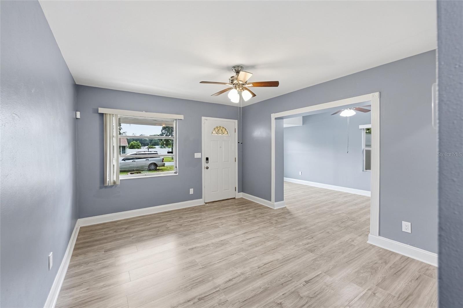 8407 N NEWPORT AVE — photo 9