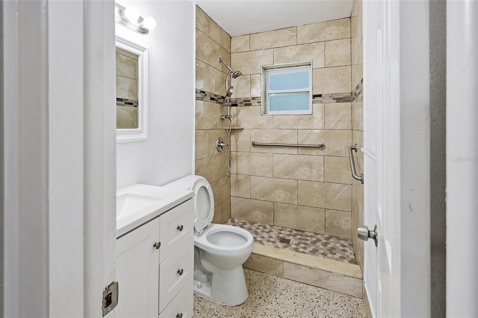 8407 N NEWPORT AVE — photo 24