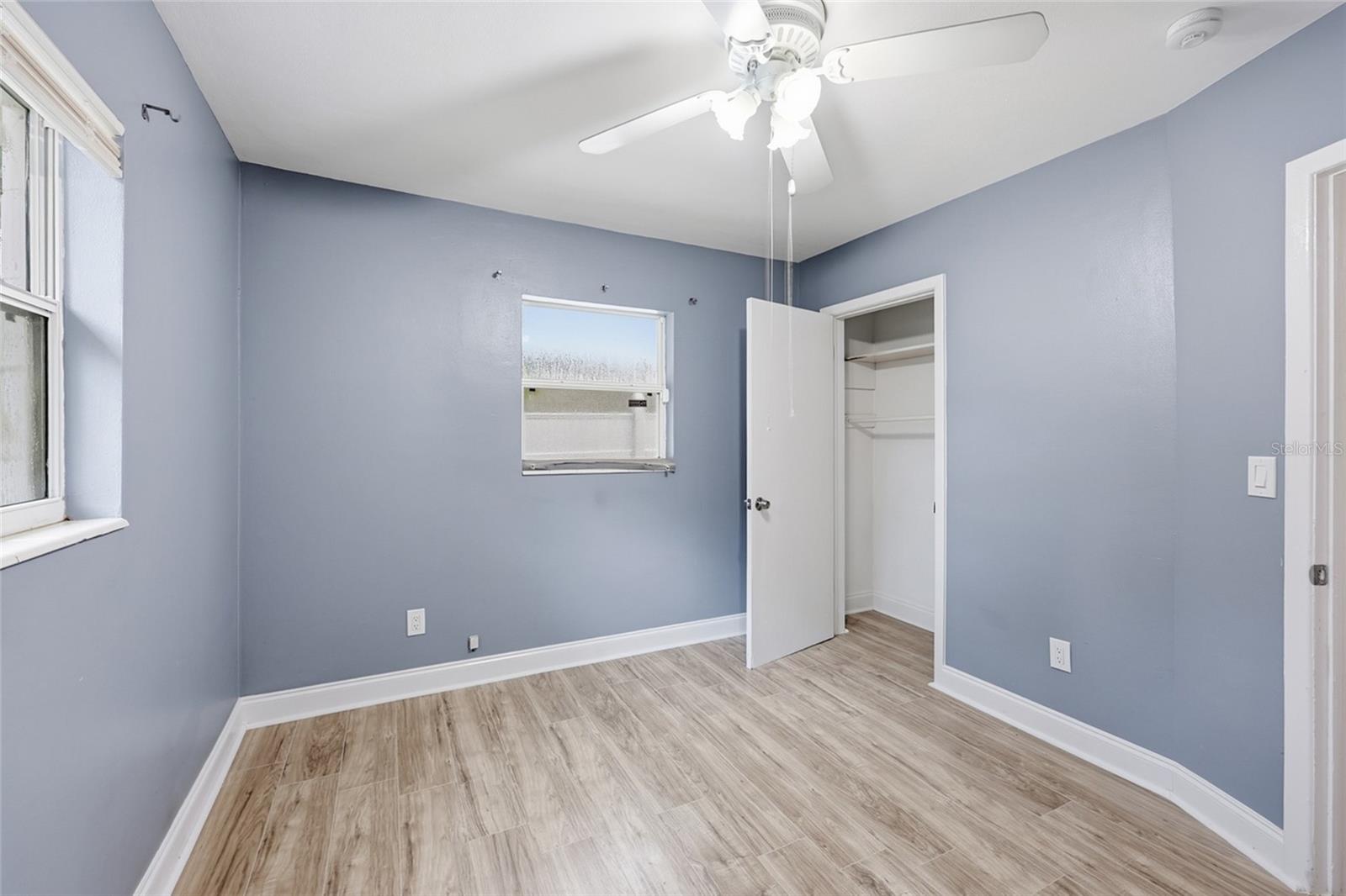 8407 N NEWPORT AVE — photo 23