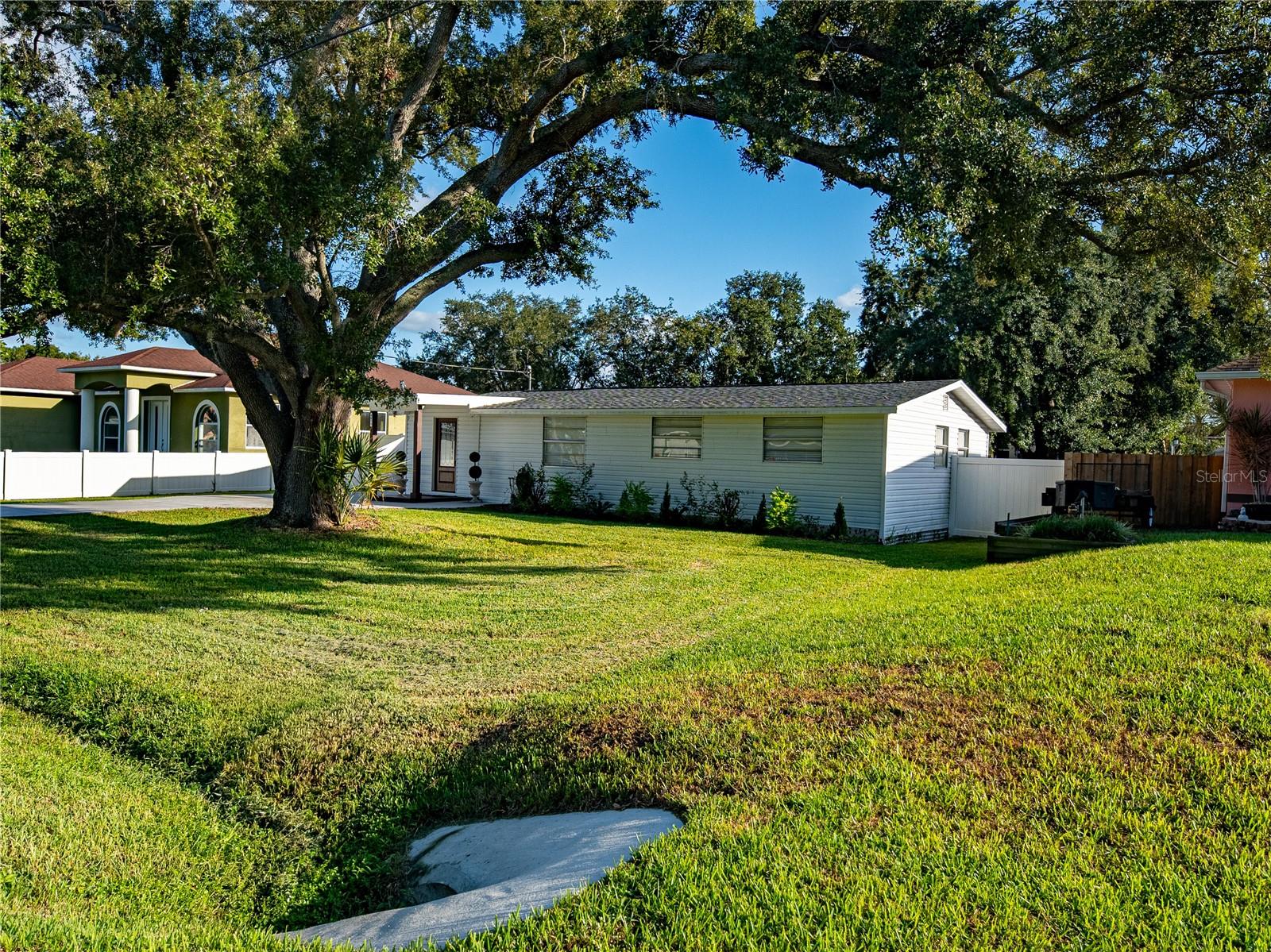 9014 W NORFOLK ST — photo 3