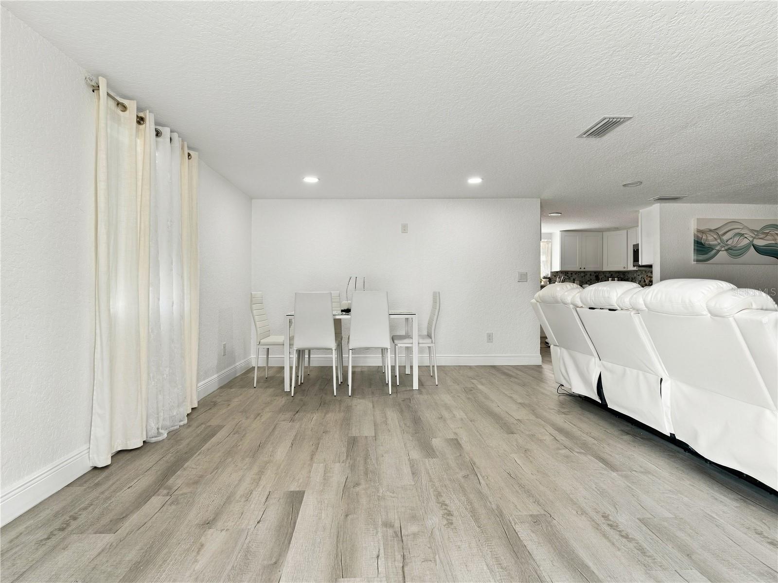 9014 W NORFOLK ST — photo 4