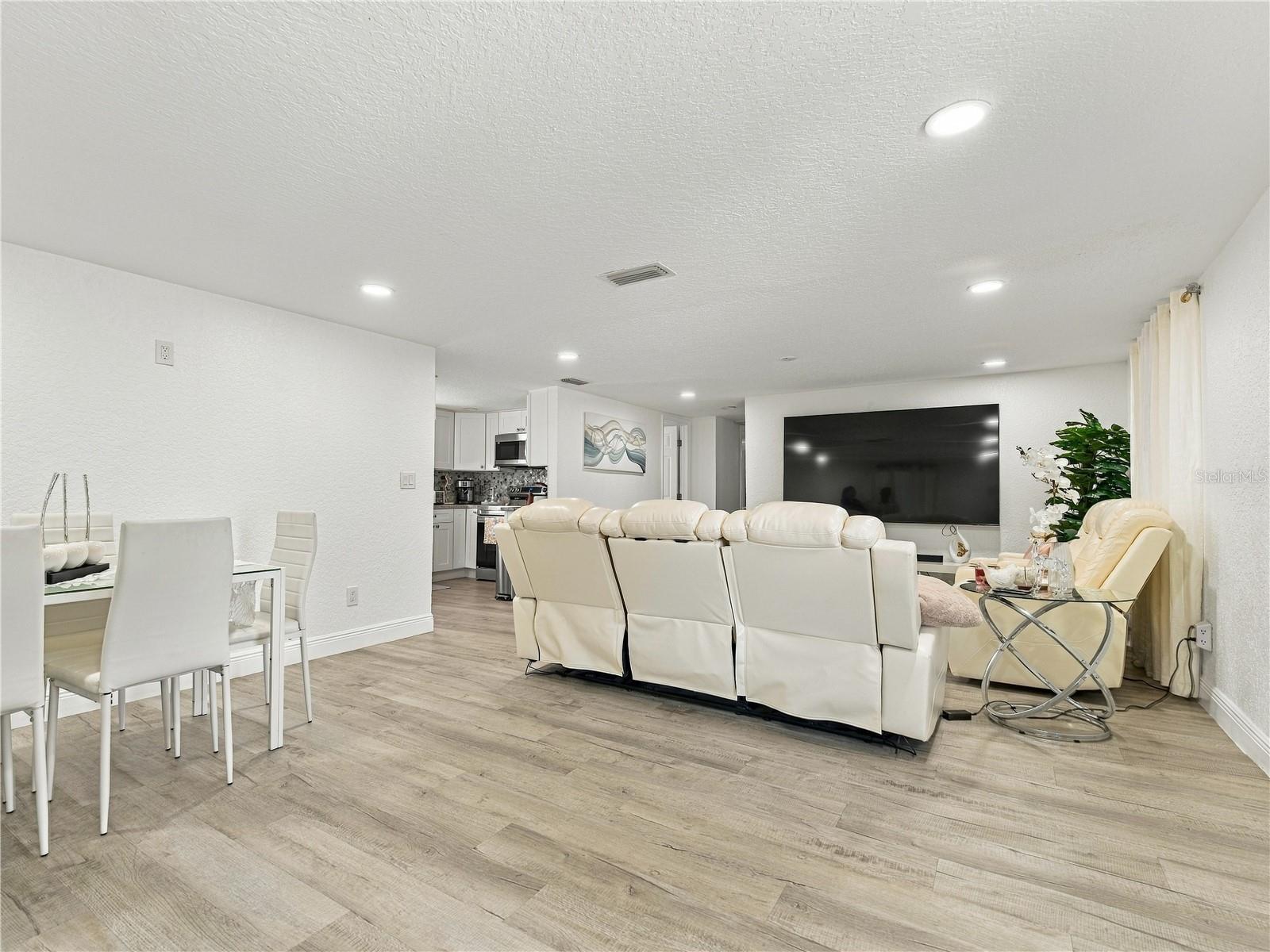 9014 W NORFOLK ST — photo 5