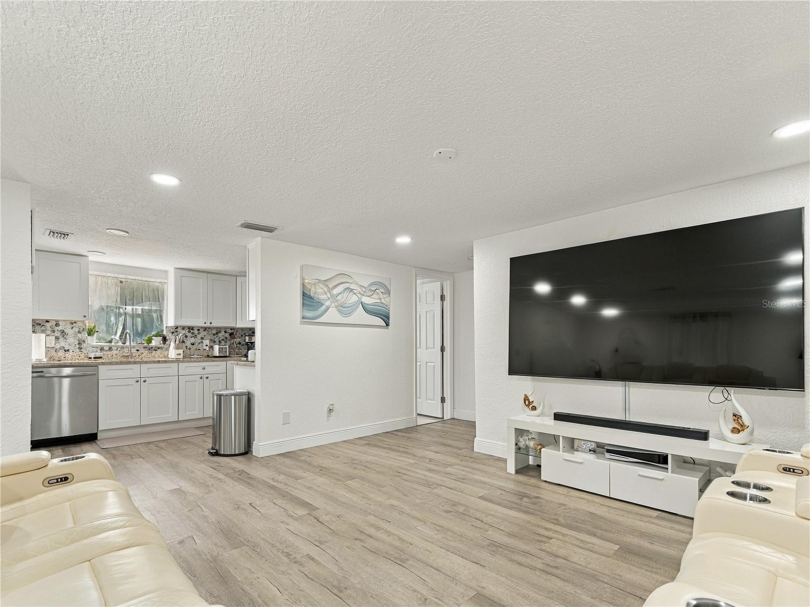 9014 W NORFOLK ST — photo 10