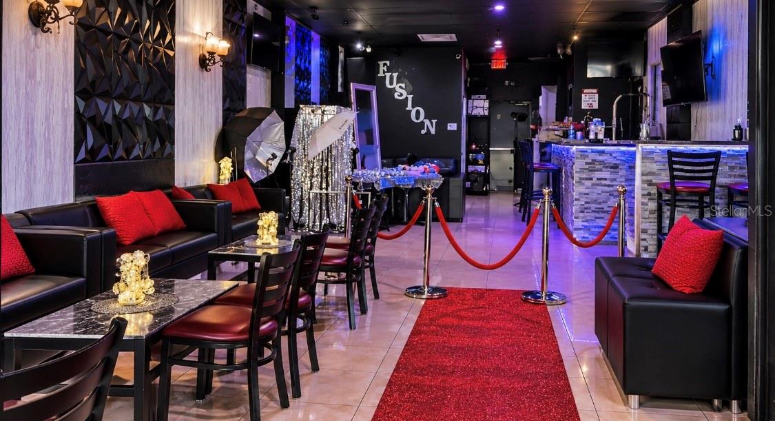 10038 CROSS CREEK BLVD — photo 4