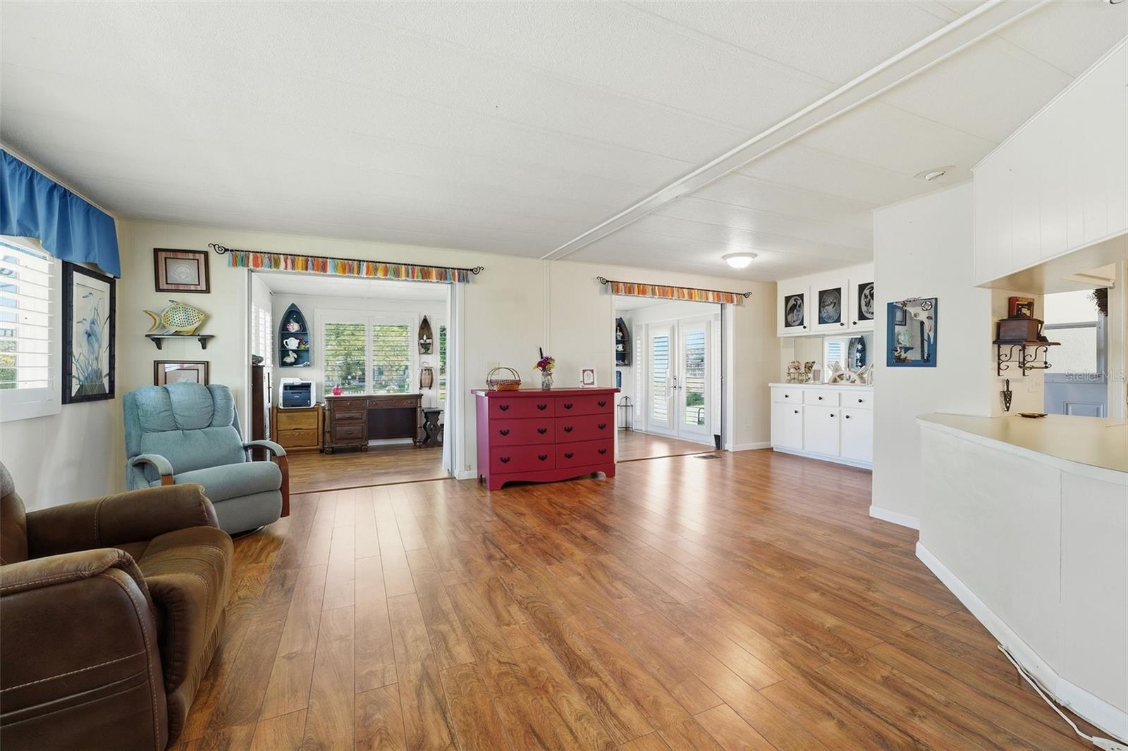 110 MARTINIQUE RD — photo 23