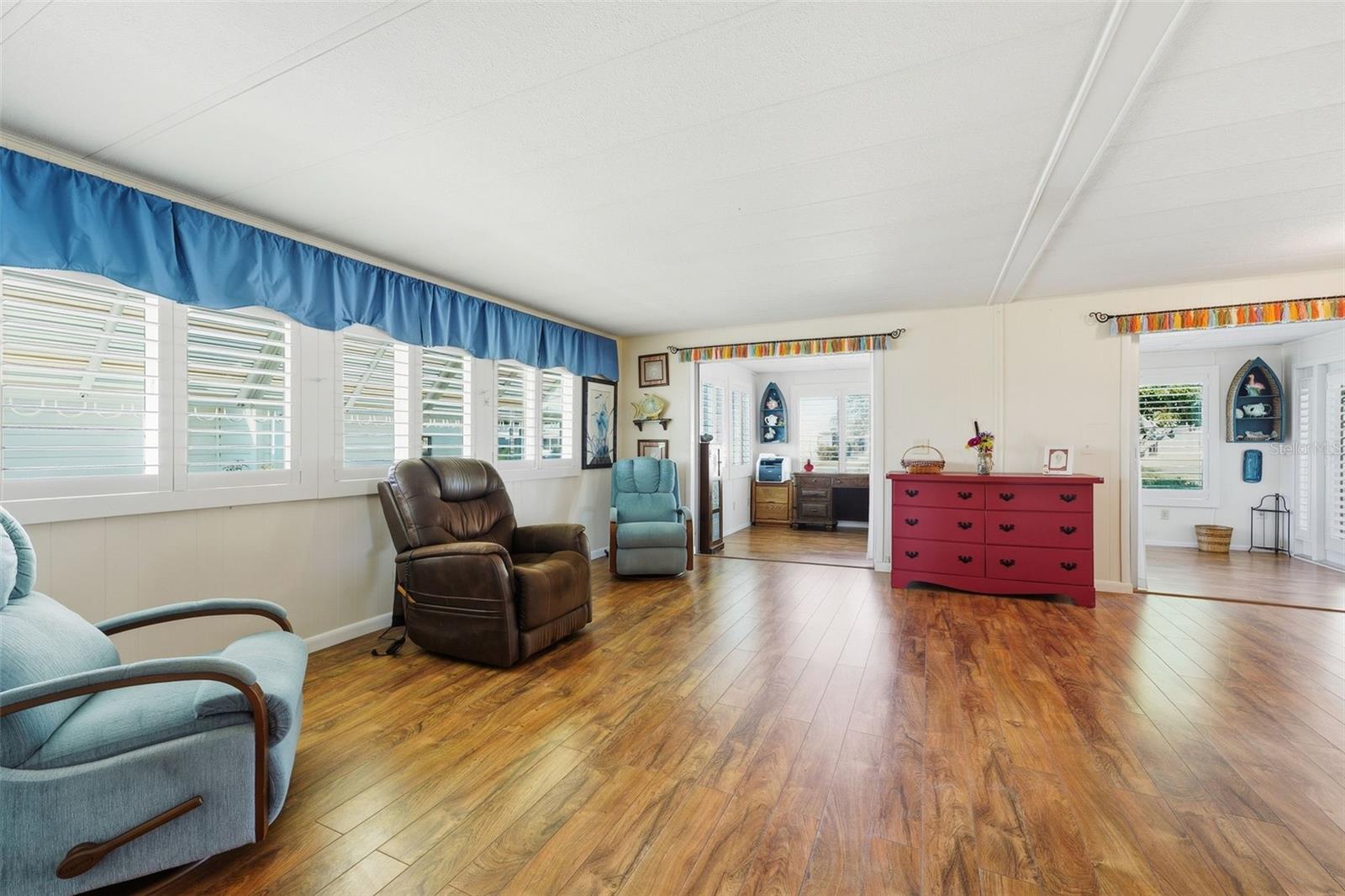 110 MARTINIQUE RD — photo 21