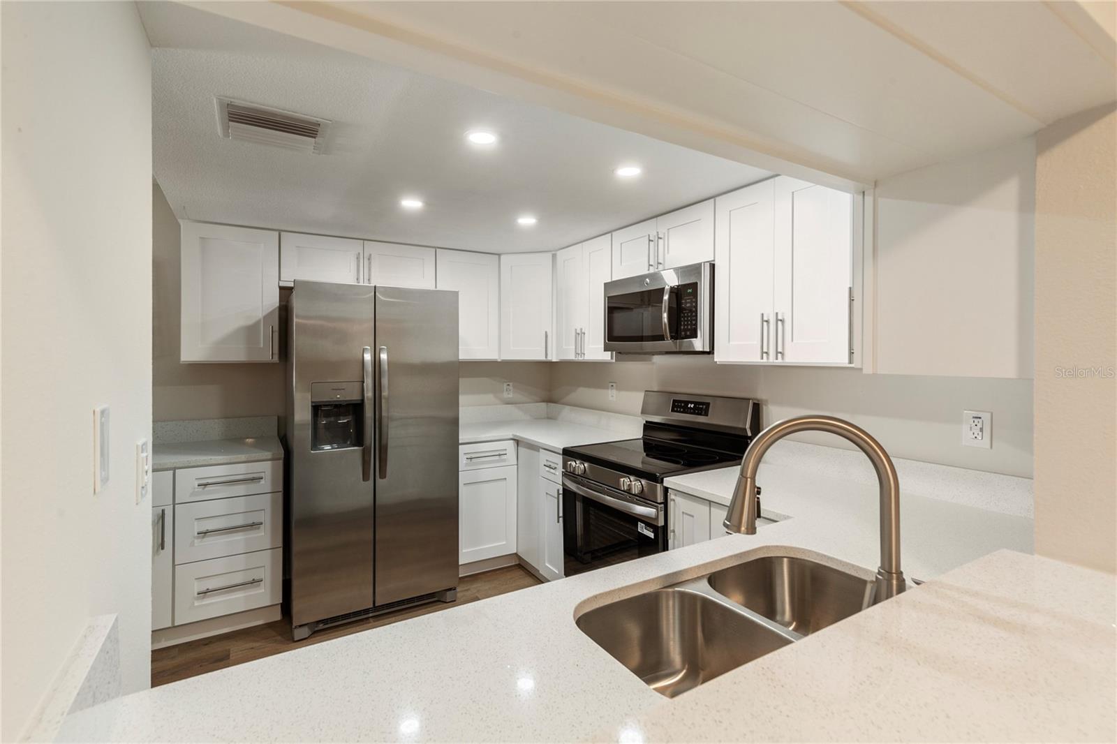2650 COUNTRYSIDE BLVD #B302 — photo 4