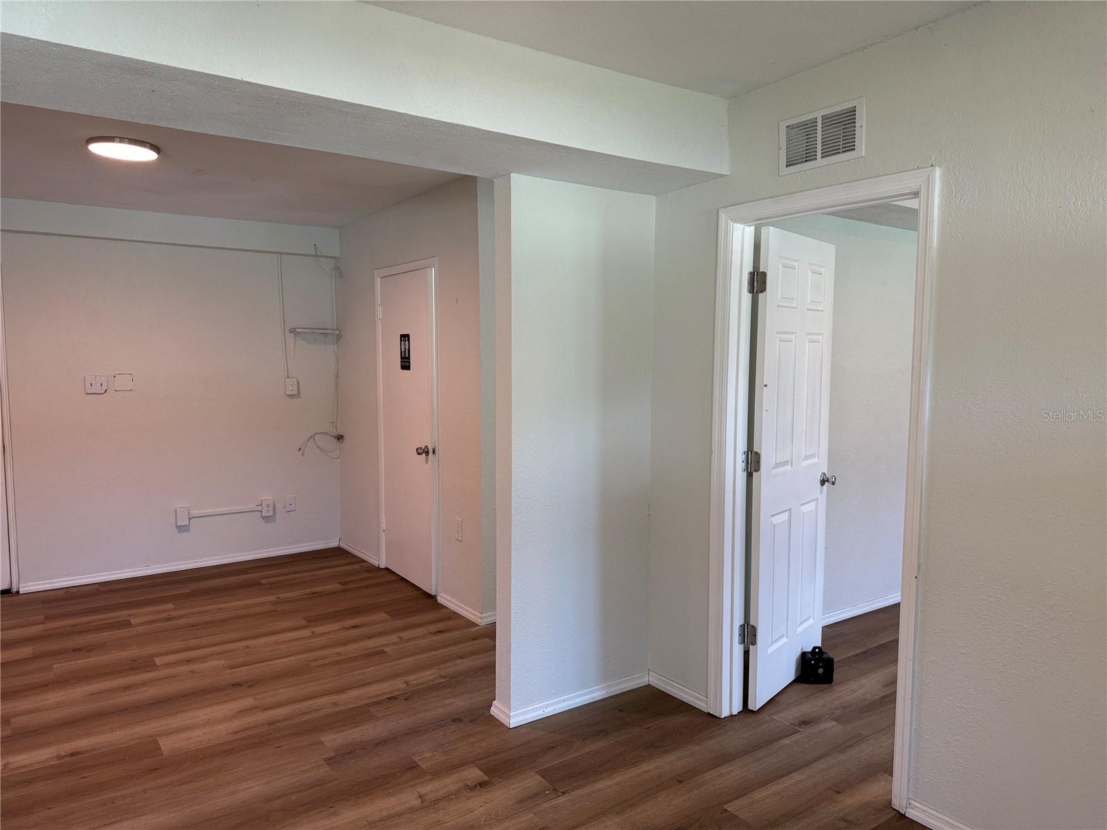 12152 FORT KING RD — photo 4