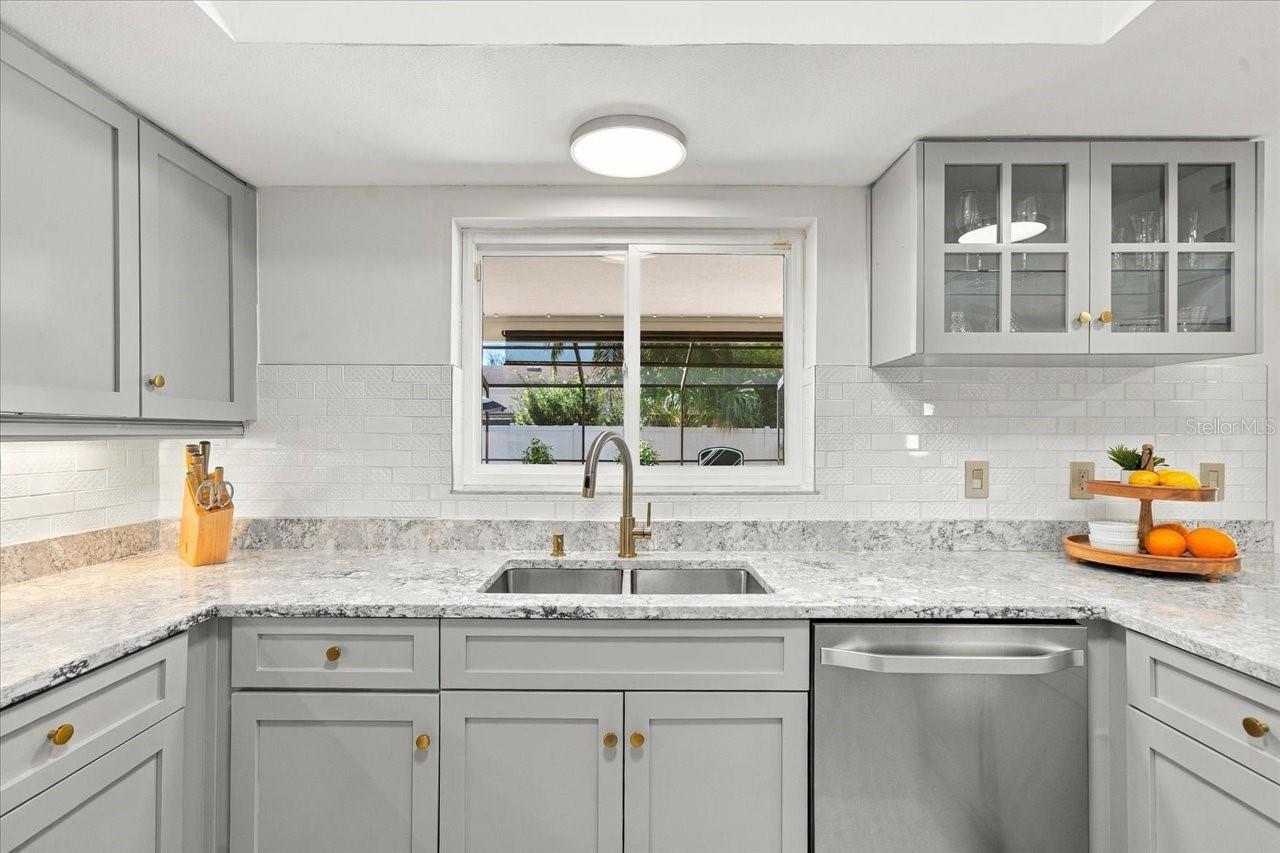13810 LAKE VILLAGE PL — photo 12