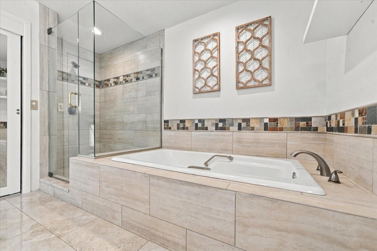 13810 LAKE VILLAGE PL — photo 30