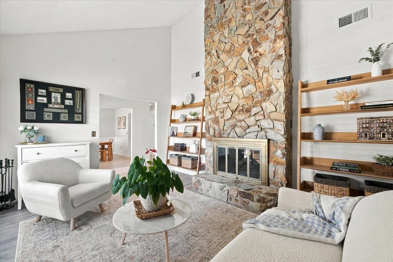 13810 LAKE VILLAGE PL — photo 23