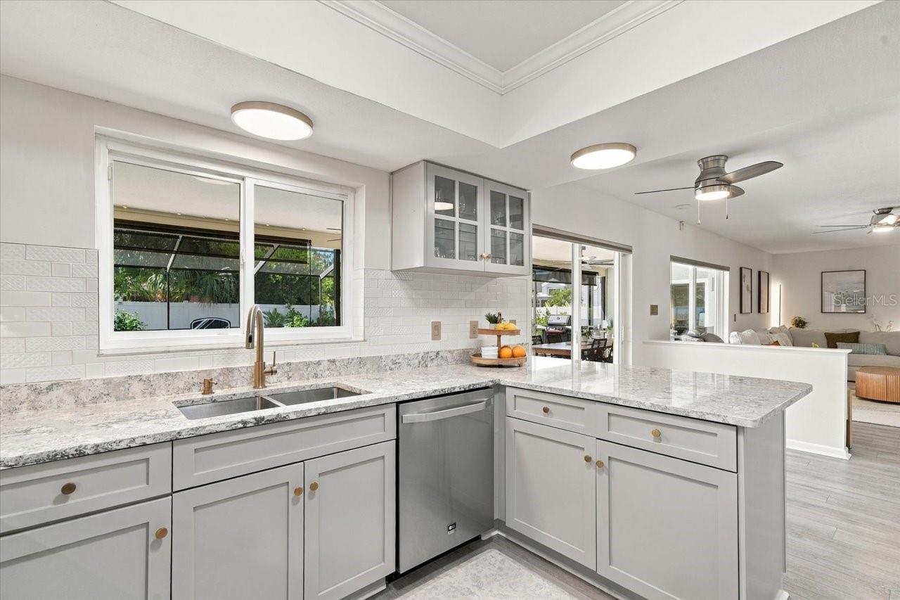 13810 LAKE VILLAGE PL — photo 11