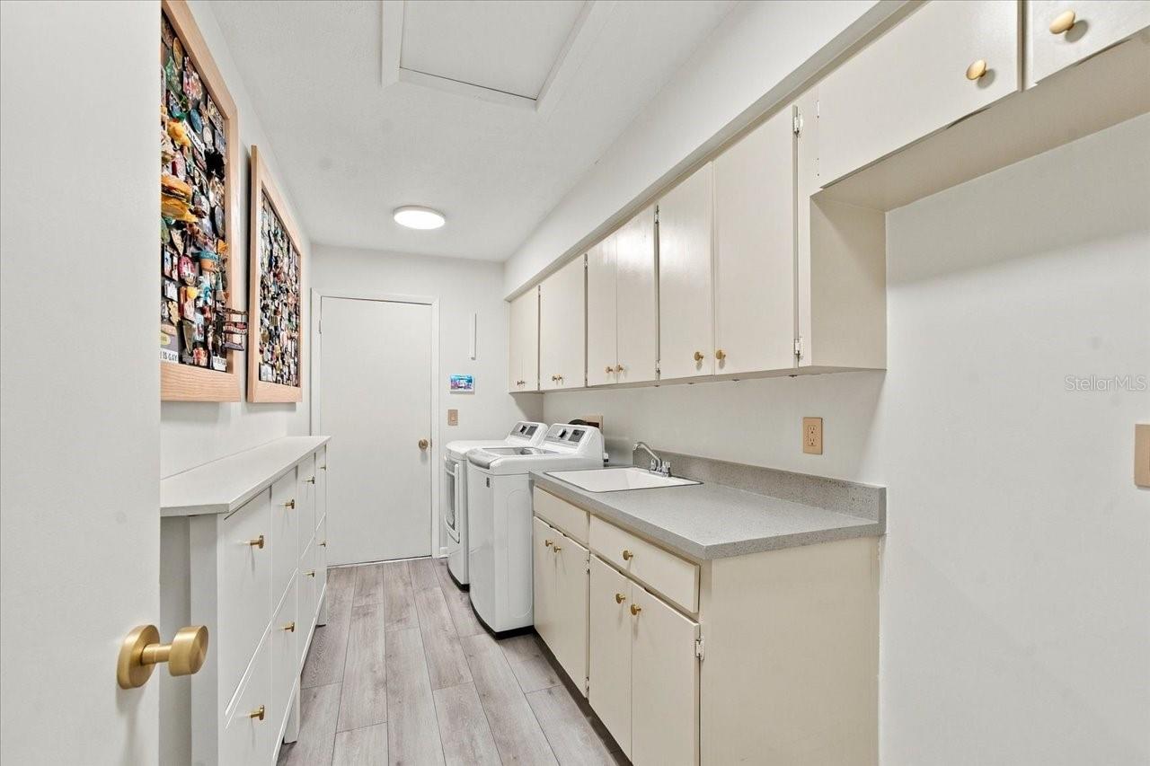 13810 LAKE VILLAGE PL — photo 39