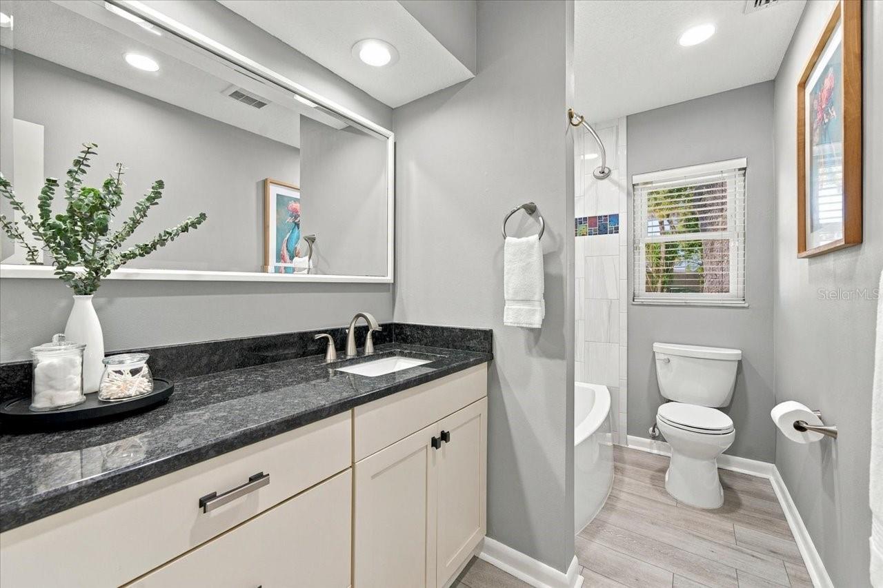 13810 LAKE VILLAGE PL — photo 32