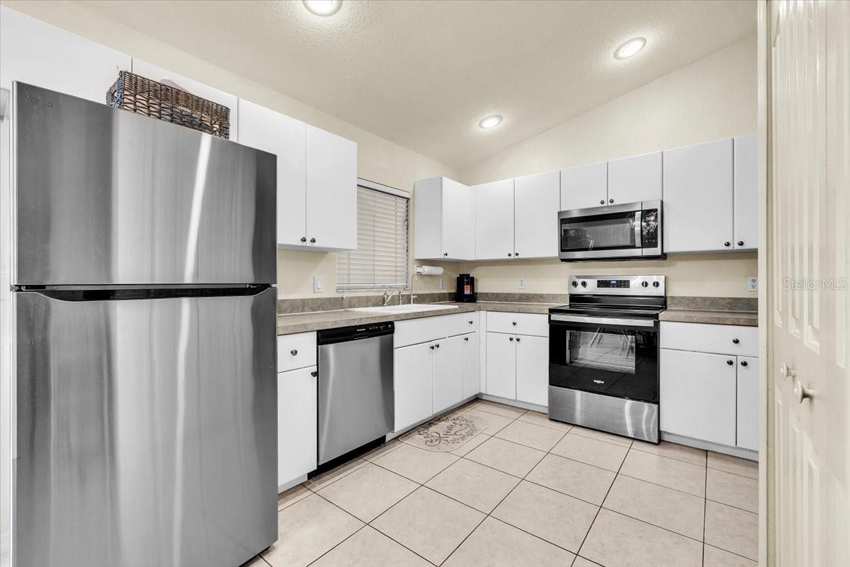 1091 LUAU ST — photo 8