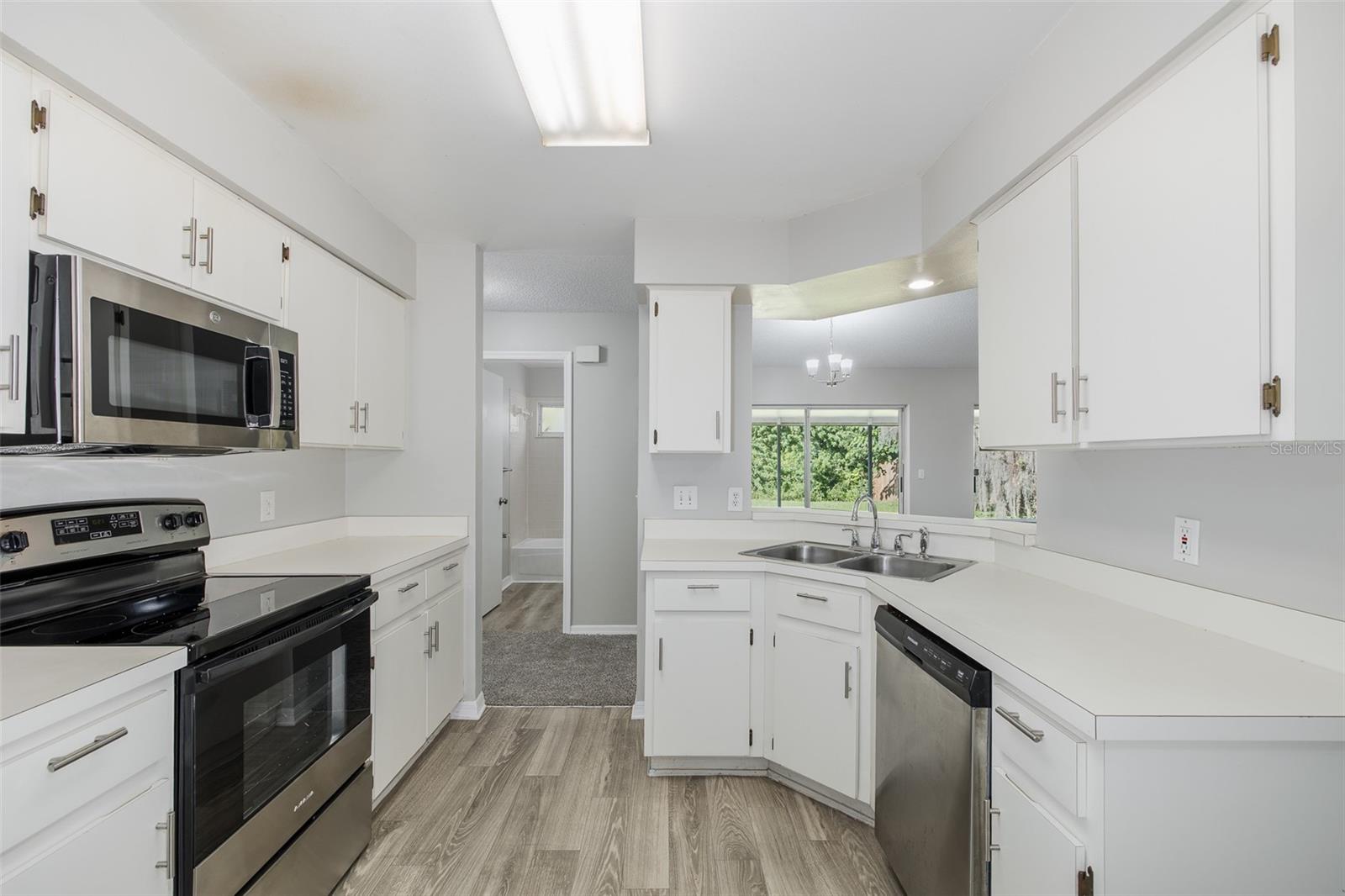 8150 TOM SAWYER DR — photo 13