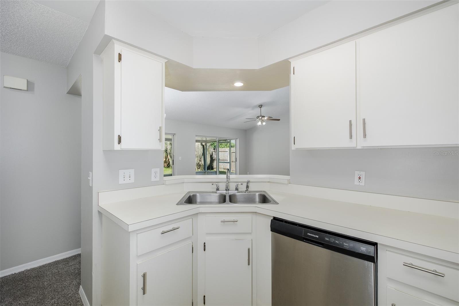 8150 TOM SAWYER DR — photo 14
