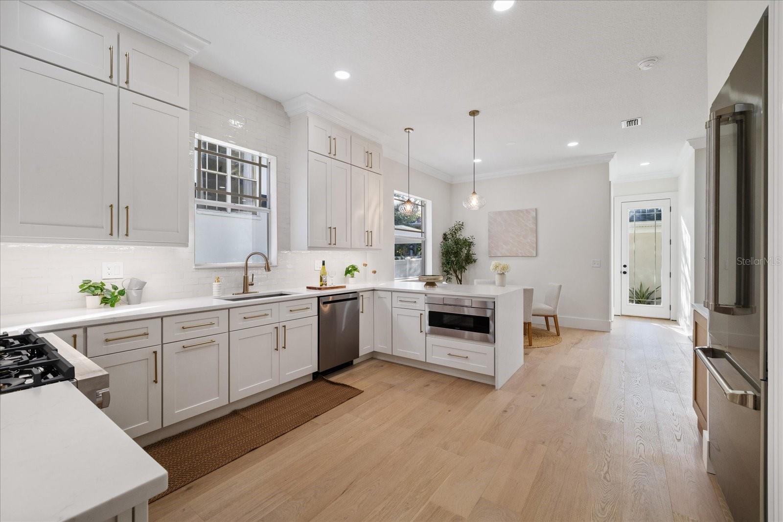 2722 N MYRTLE AVE — photo 11