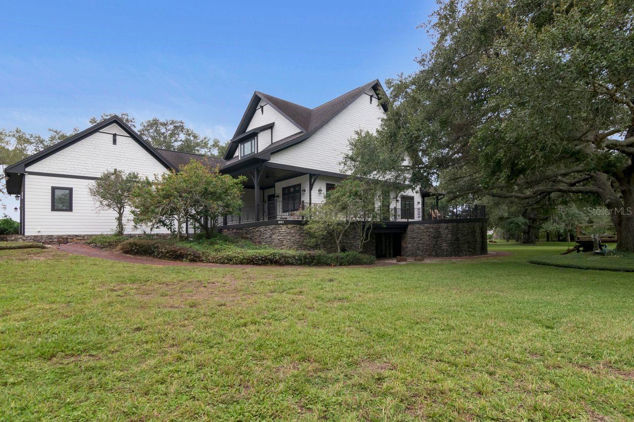 109 OLD OAK LN — photo 38