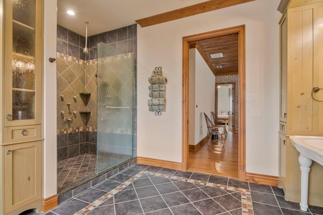 109 OLD OAK LN — photo 46