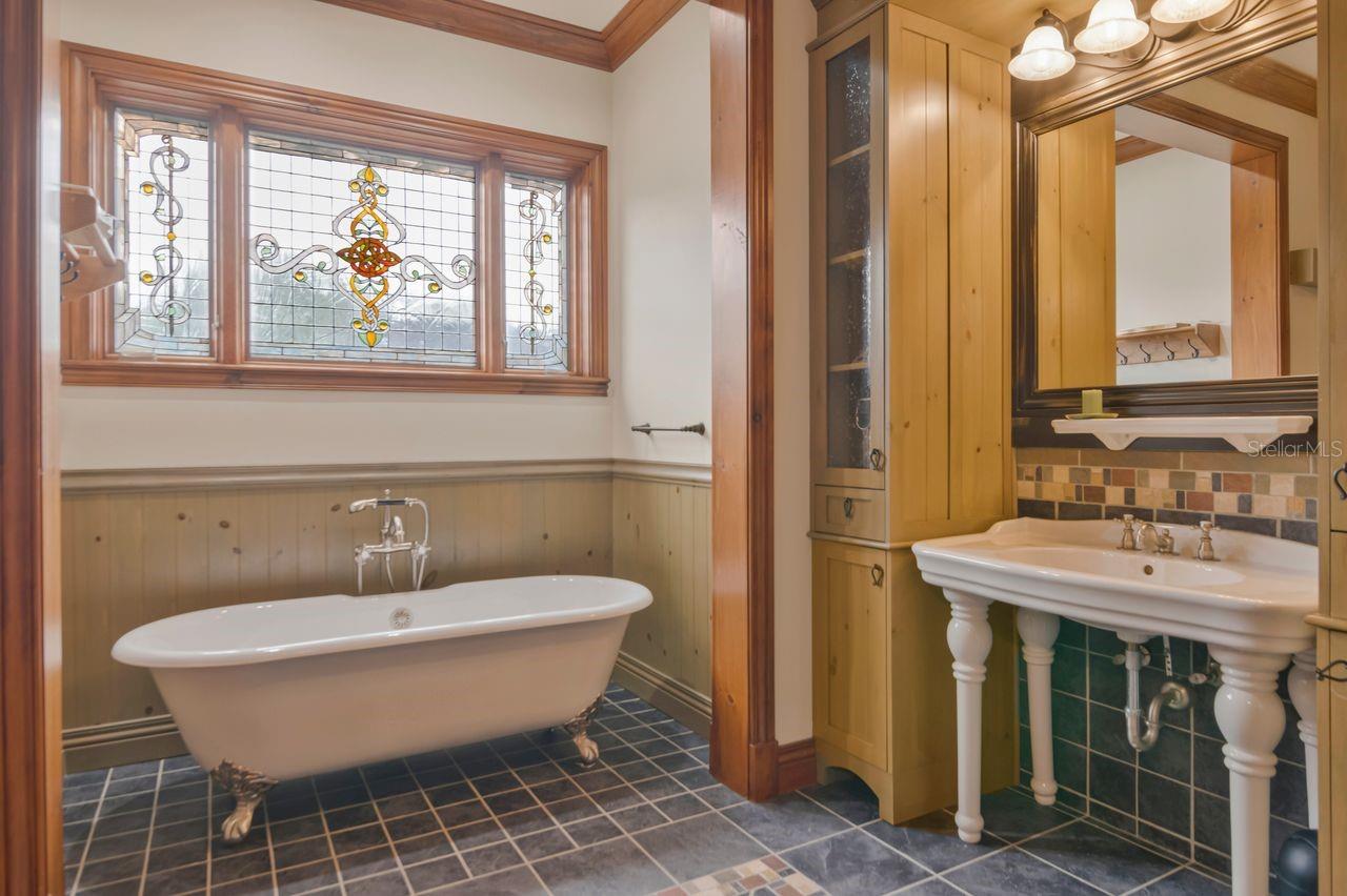 109 OLD OAK LN — photo 45