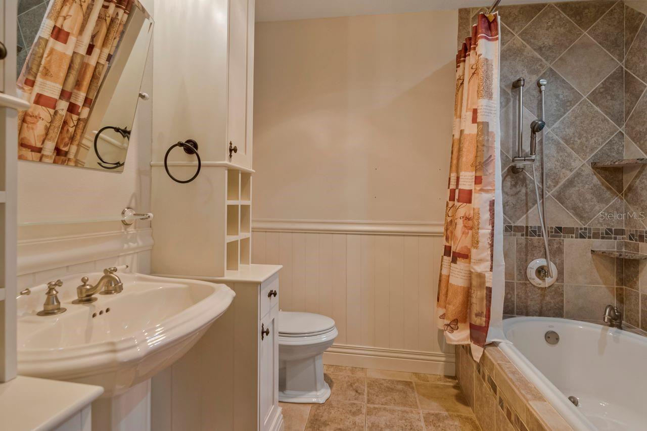 109 OLD OAK LN — photo 60