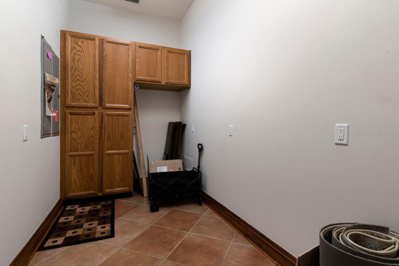 201 OLD OAK LN — photo 72