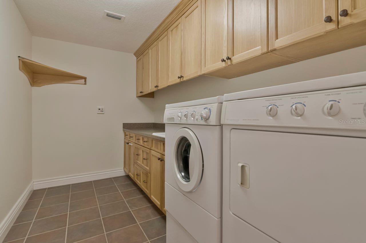 201 OLD OAK LN — photo 64