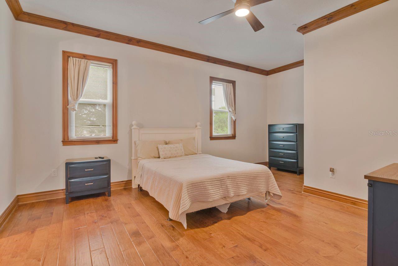 201 OLD OAK LN — photo 53